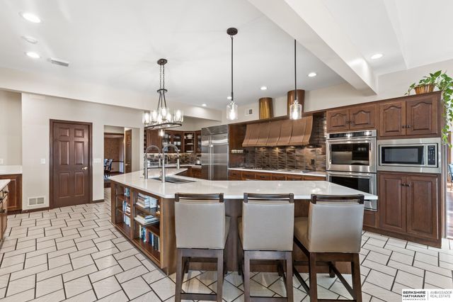 3913 Hawk Woods Circle, Omaha, NE 68112