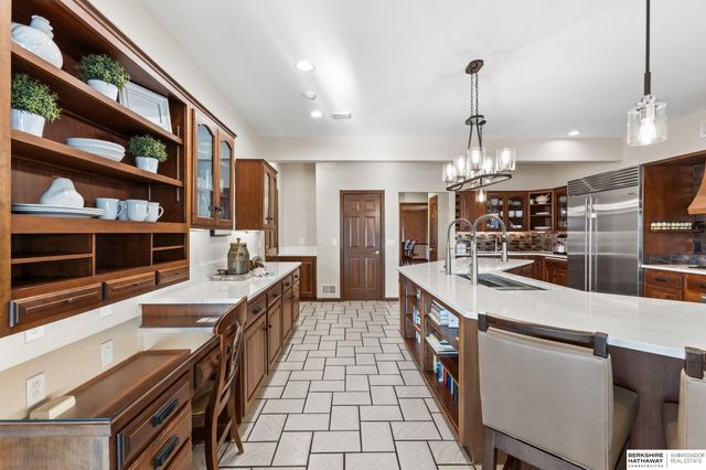 3913 Hawk Woods Circle, Omaha, NE 68112