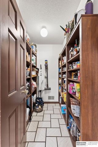 3913 Hawk Woods Circle, Omaha, NE 68112