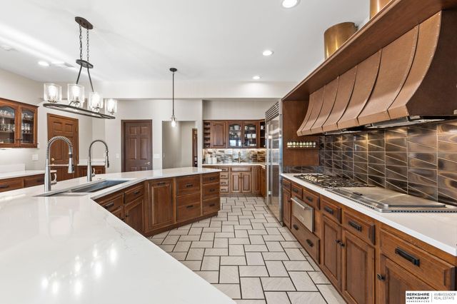 3913 Hawk Woods Circle, Omaha, NE 68112