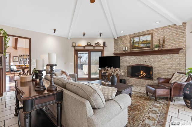 3913 Hawk Woods Circle, Omaha, NE 68112