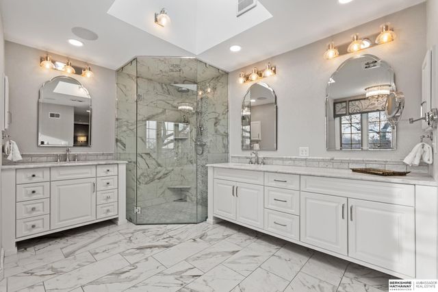 3913 Hawk Woods Circle, Omaha, NE 68112