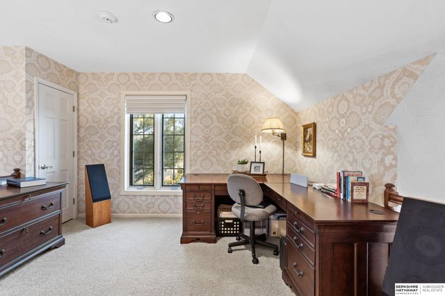 3913 Hawk Woods Circle, Omaha, NE 68112