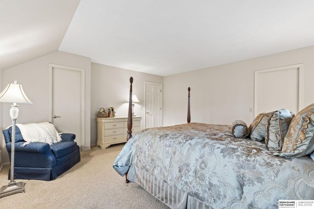 3913 Hawk Woods Circle, Omaha, NE 68112