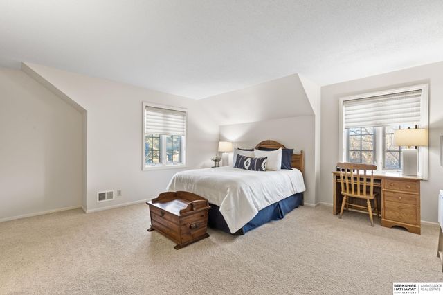 3913 Hawk Woods Circle, Omaha, NE 68112