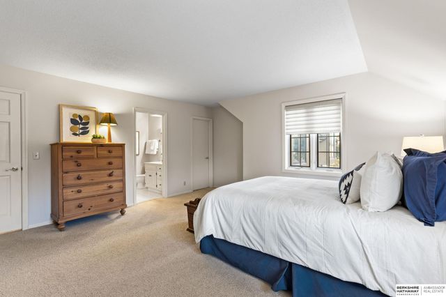 3913 Hawk Woods Circle, Omaha, NE 68112
