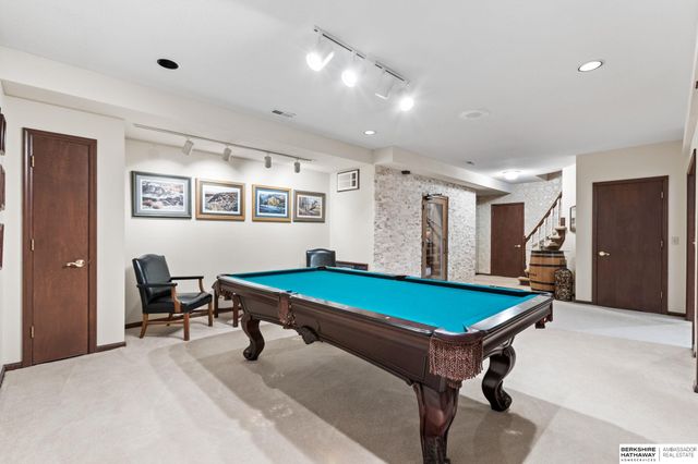 3913 Hawk Woods Circle, Omaha, NE 68112