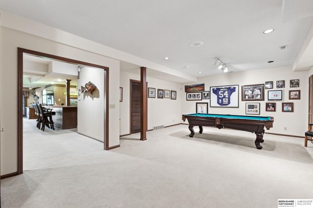 3913 Hawk Woods Circle, Omaha, NE 68112