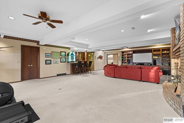 3913 Hawk Woods Circle, Omaha, NE 68112