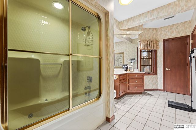 3913 Hawk Woods Circle, Omaha, NE 68112