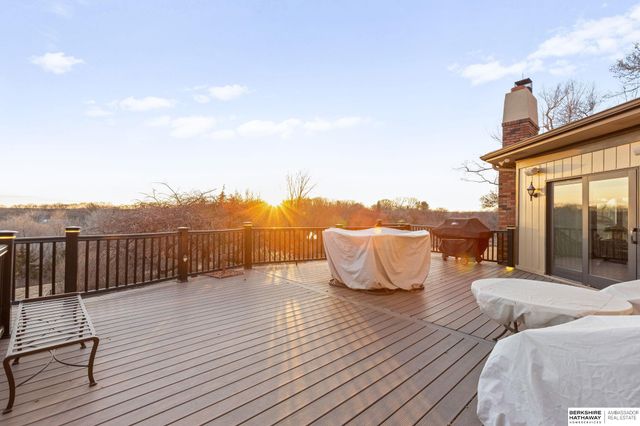 3913 Hawk Woods Circle, Omaha, NE 68112