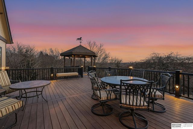 3913 Hawk Woods Circle, Omaha, NE 68112