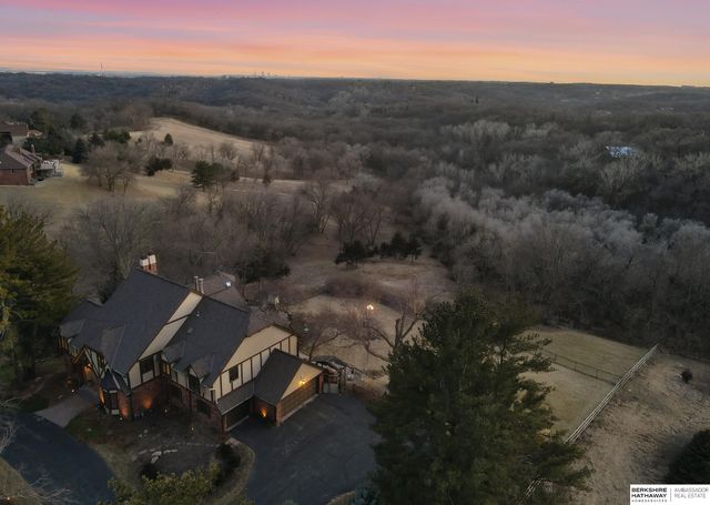 3913 Hawk Woods Circle, Omaha, NE 68112