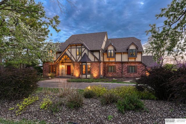 3913 Hawk Woods Circle, Omaha, NE 68112