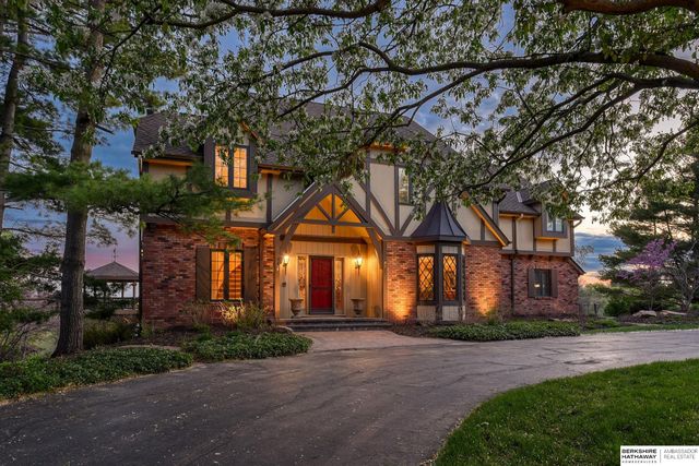 3913 Hawk Woods Circle, Omaha, NE 68112