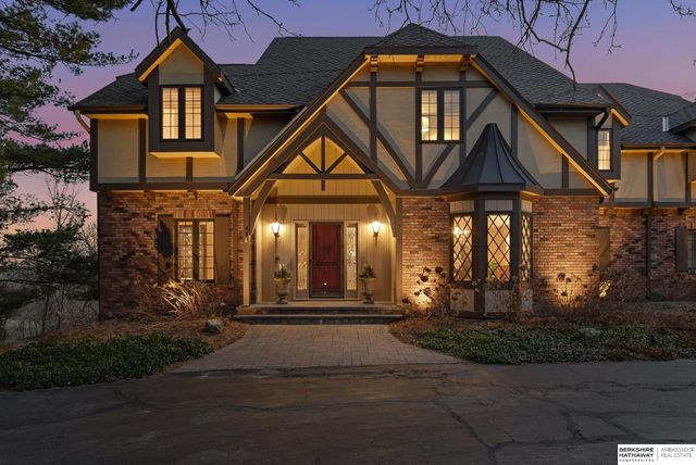 3913 Hawk Woods Circle, Omaha, NE 68112
