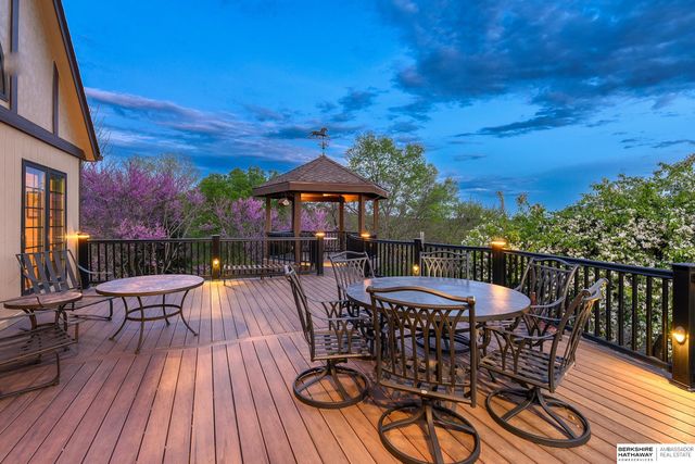 3913 Hawk Woods Circle, Omaha, NE 68112