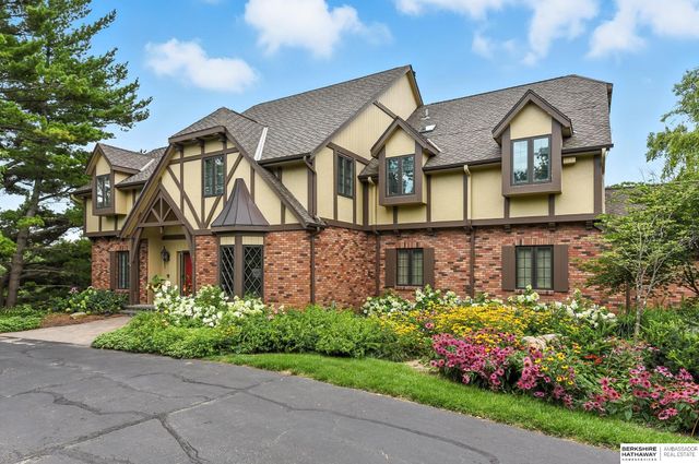 3913 Hawk Woods Circle, Omaha, NE 68112
