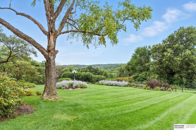 3913 Hawk Woods Circle, Omaha, NE 68112