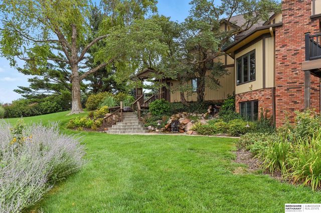 3913 Hawk Woods Circle, Omaha, NE 68112
