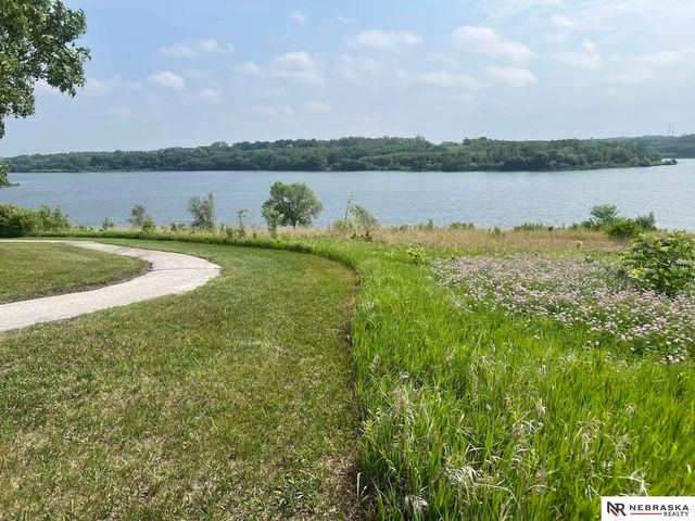 8284 N 93rd Street, Omaha, NE 68122