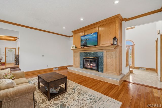 207 Forest Creek Lane, Grand Island, NY 14072