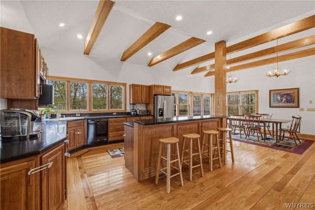 207 Forest Creek Lane, Grand Island, NY 14072
