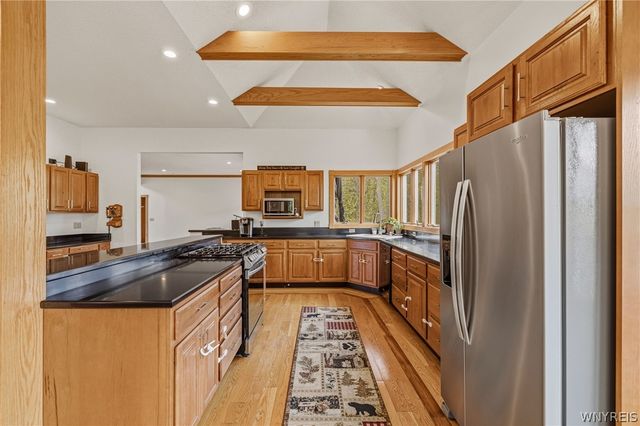 207 Forest Creek Lane, Grand Island, NY 14072