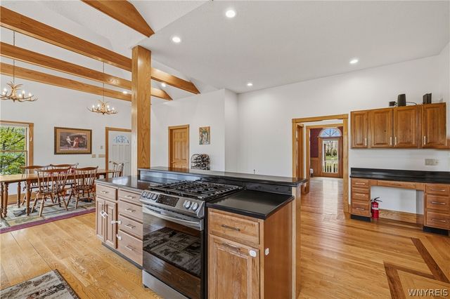 207 Forest Creek Lane, Grand Island, NY 14072