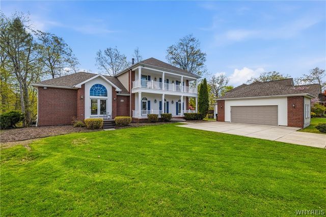 207 Forest Creek Lane, Grand Island, NY 14072