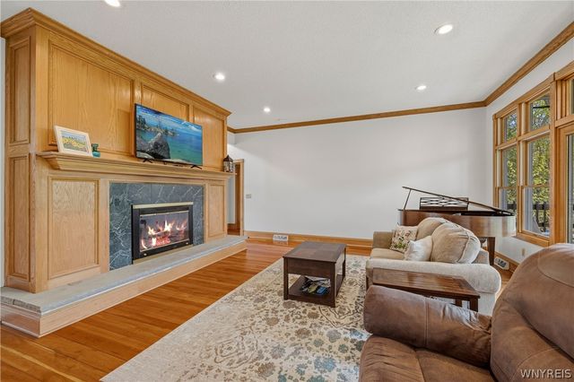 207 Forest Creek Lane, Grand Island, NY 14072