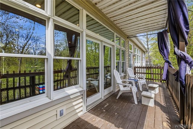 207 Forest Creek Lane, Grand Island, NY 14072
