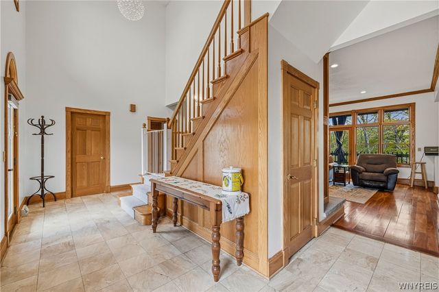 207 Forest Creek Lane, Grand Island, NY 14072