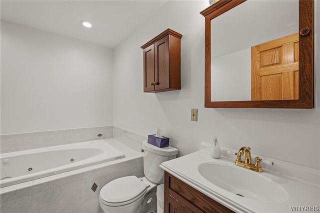 207 Forest Creek Lane, Grand Island, NY 14072