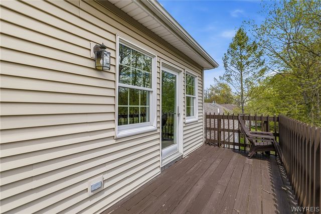207 Forest Creek Lane, Grand Island, NY 14072
