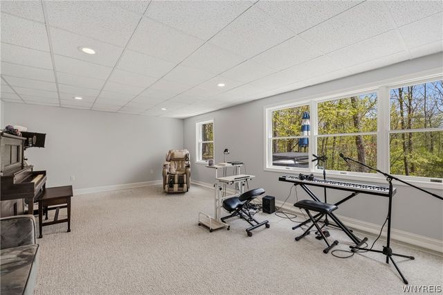 207 Forest Creek Lane, Grand Island, NY 14072