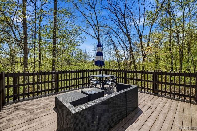 207 Forest Creek Lane, Grand Island, NY 14072