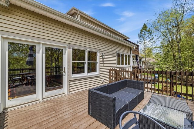 207 Forest Creek Lane, Grand Island, NY 14072