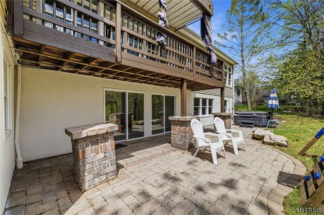 207 Forest Creek Lane, Grand Island, NY 14072
