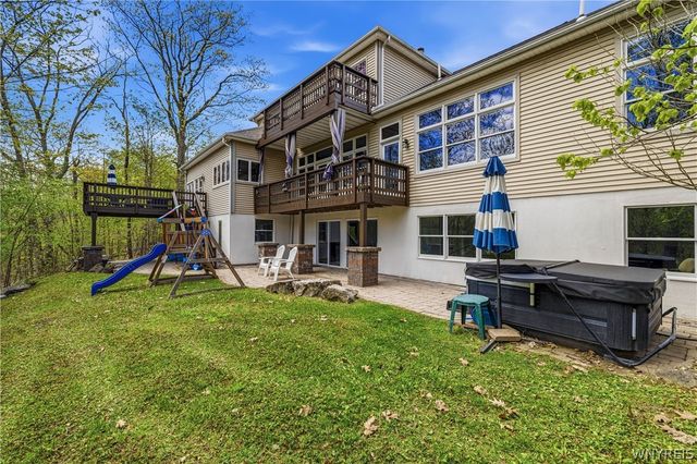 207 Forest Creek Lane, Grand Island, NY 14072