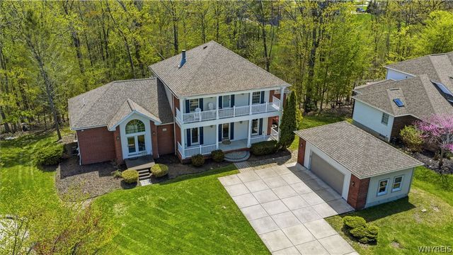 207 Forest Creek Lane, Grand Island, NY 14072