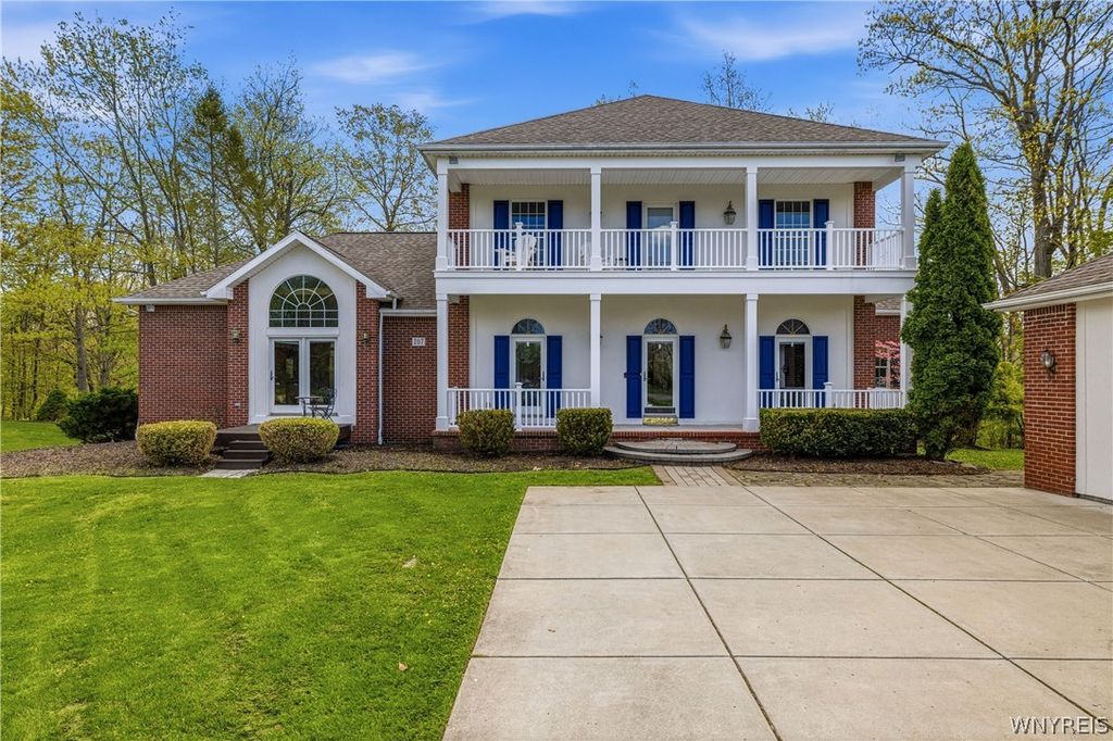 207 Forest Creek Lane, Grand Island, NY 14072