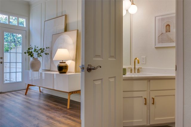 4424 Holland Avenue 304, Dallas, TX 75219