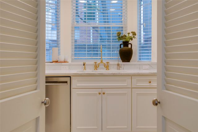 4424 Holland Avenue 304, Dallas, TX 75219