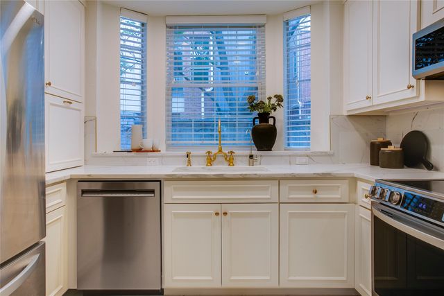 4424 Holland Avenue 304, Dallas, TX 75219