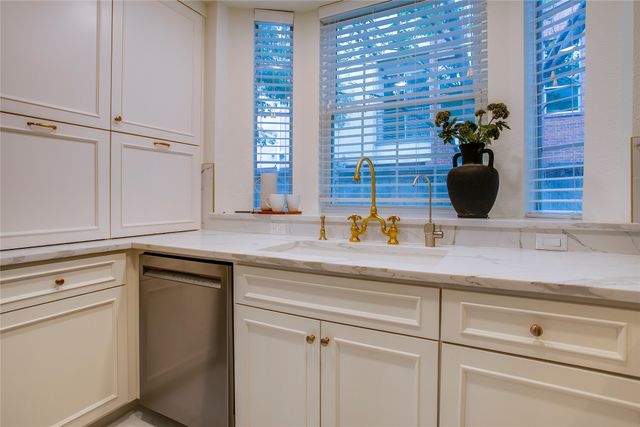 4424 Holland Avenue 304, Dallas, TX 75219