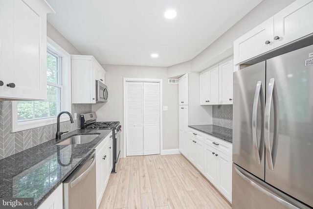 412 W CEDAR AVE, Oaklyn, NJ 08107