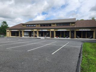 87 South Main Street 11, Newtown, CT 06470