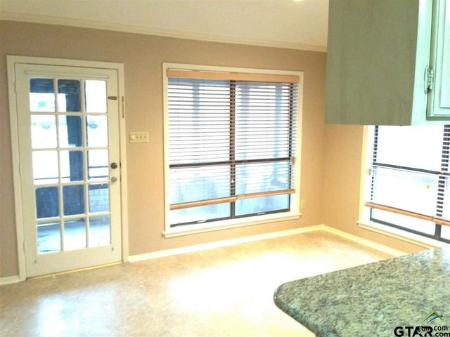 1602 Timber Creek Dr, Tyler, TX 75703