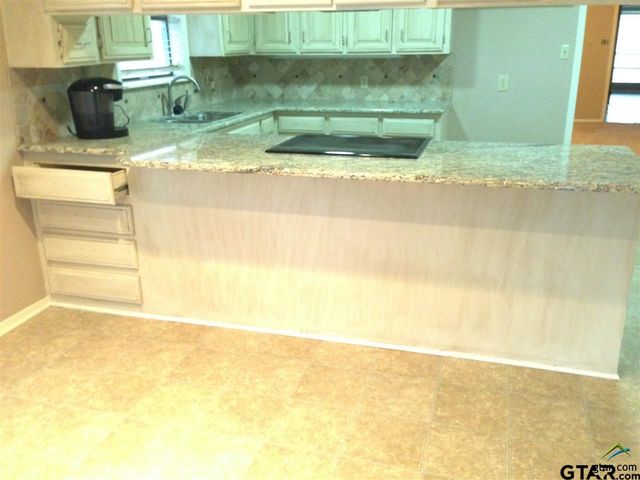 1602 Timber Creek Dr, Tyler, TX 75703